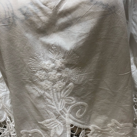 Beautiful Chico’s white tunic top with lovely embroidery  front & back. Size 1 - Picture 8 of 8